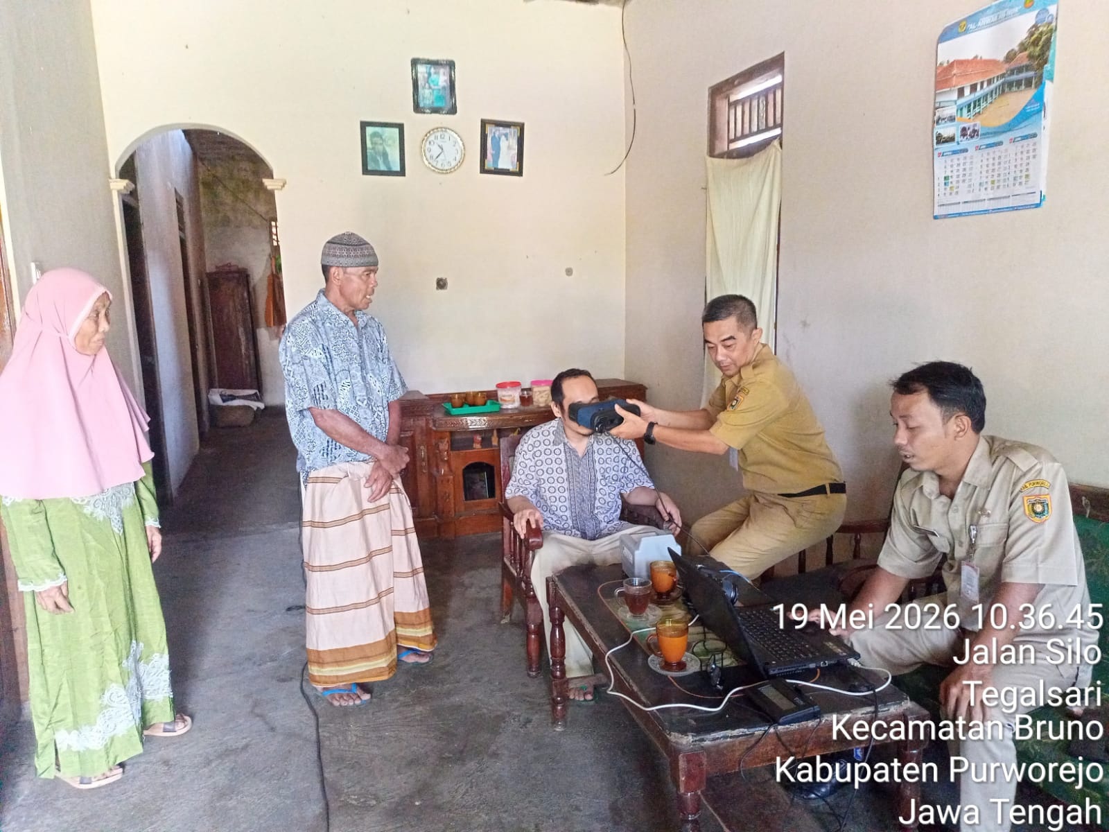 Menjadi Syarat Mutlak Memperoleh Akses Layanan Publik, Disdukcapil Purworejo Fasilitasi Perekaman KTP-el bagi ODGJ di Desa Tegalsari Bruno
