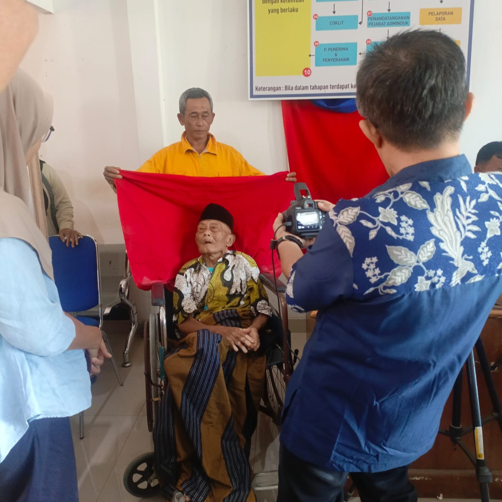 KTP-el untuk Berobat, Warga 93 Tahun Asal Sutoragan Jalani Perekaman di Disdukcapil Purworejo
