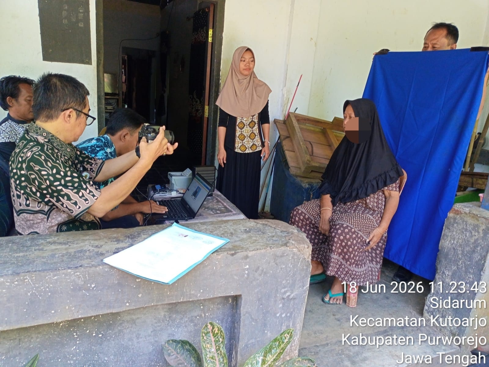 Sempat Menunggu Lebih dari Satu Jam, Tim Panen Duren Disdukcapil Purworejo Berhasil Rekam KTP-el Warga Rentan di Sidarum
