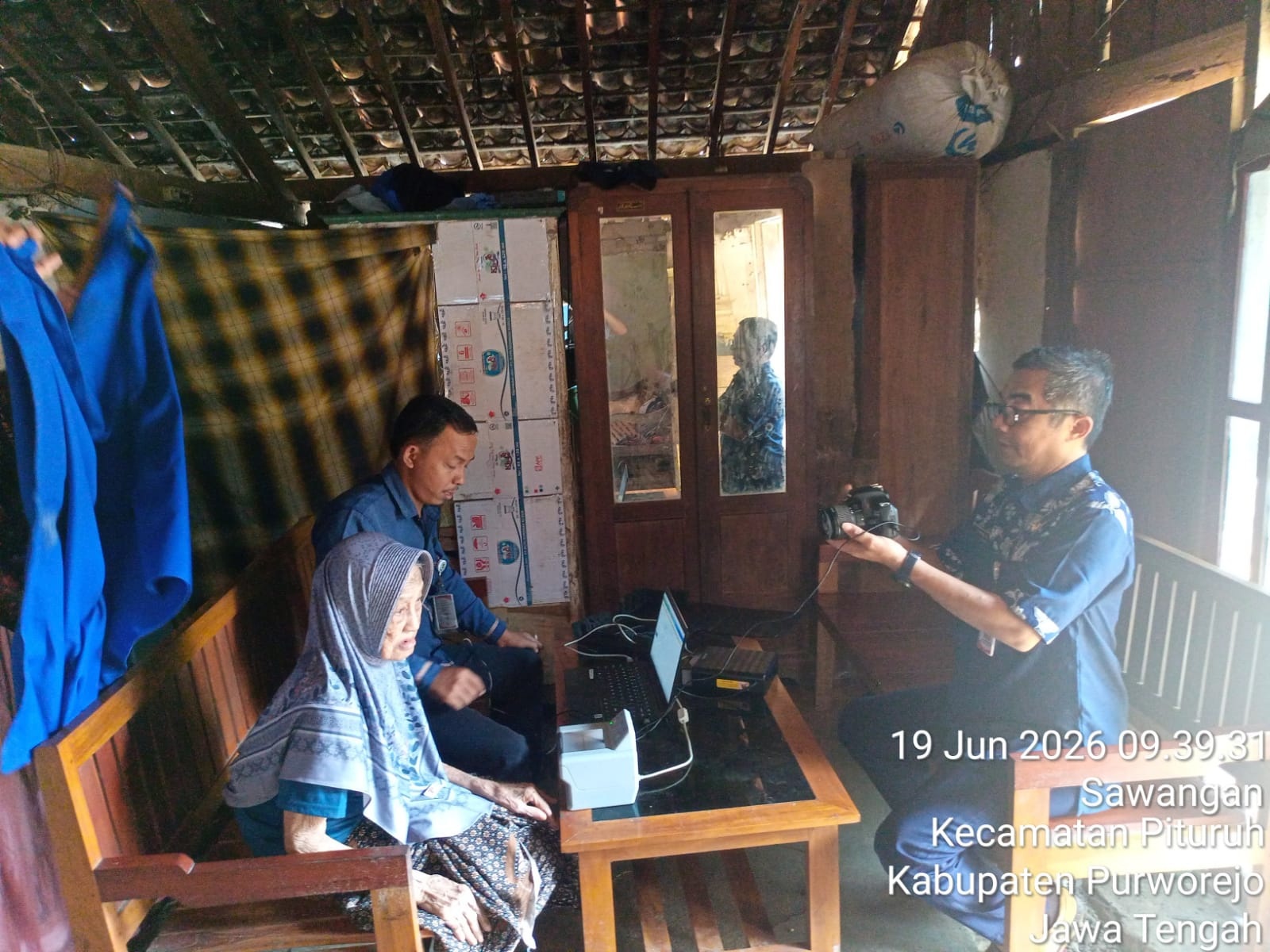 Permudah Akses BPJS dan Bantuan Sosial, Disdukcapil Purworejo Laksanakan Perekaman KTP-el bagi Warga Lansia di Desa Sawangan