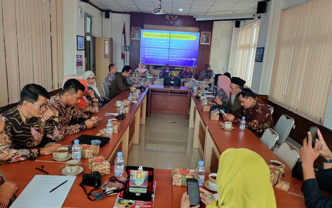 Studi Komparasi dari DPRD Cilacap terhadap Penerapan Layanan Online Disdukcapil Purworejo